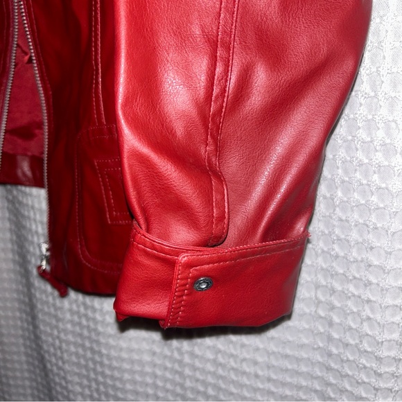 Red Jacket - Picture 6 of 6